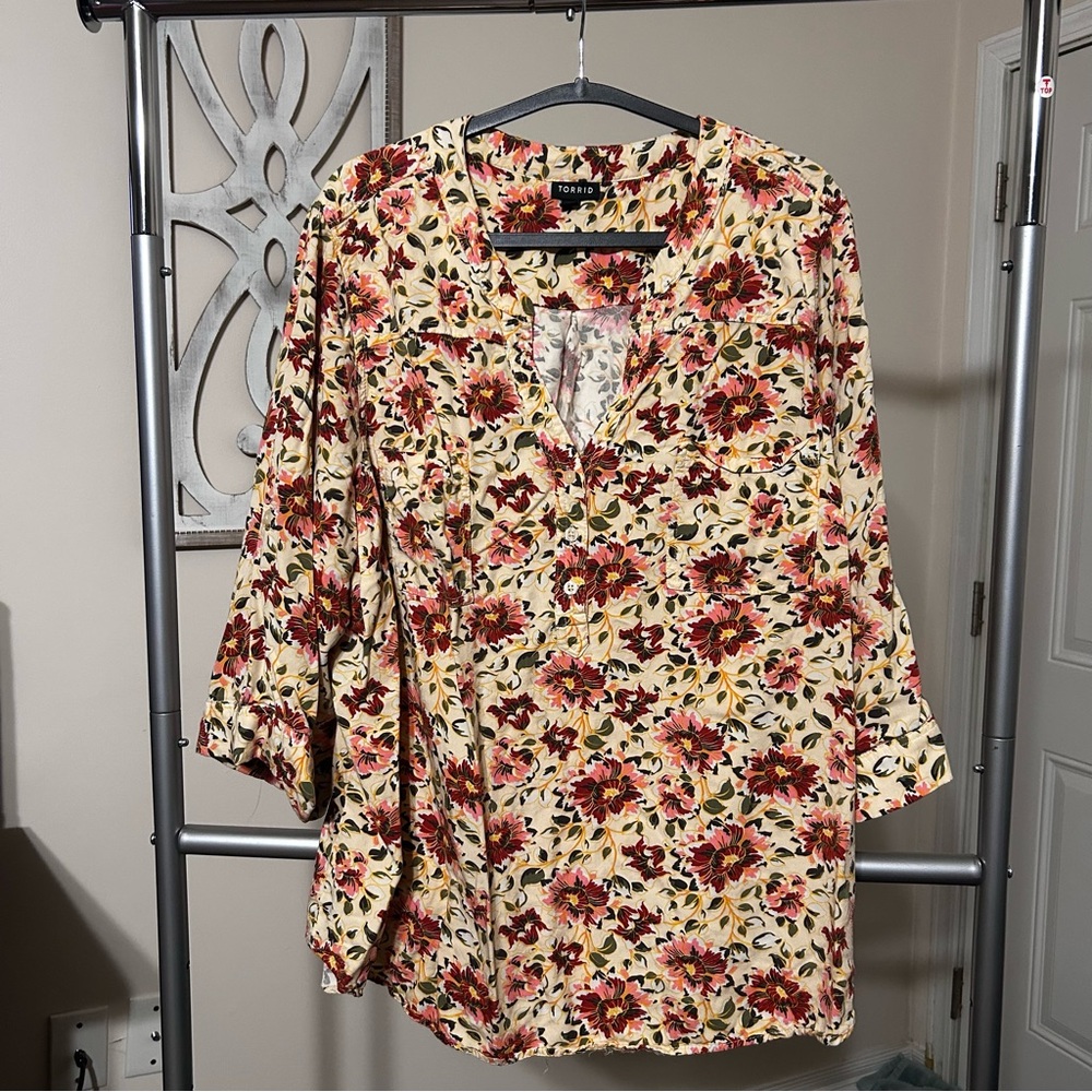 Torrid Harper‎ Floral Blouse 4 4X Yellow Cream Pink 3/4 Sleeve V Neck - Picture 2 of 8